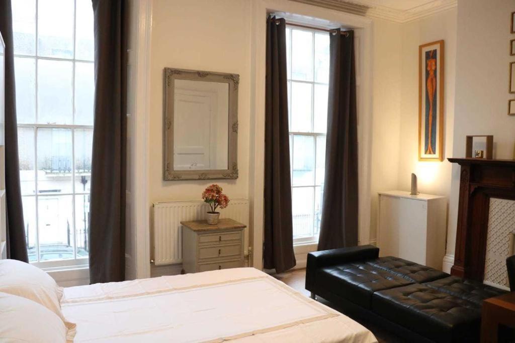 Tanta Flat Near Victoria Station * London